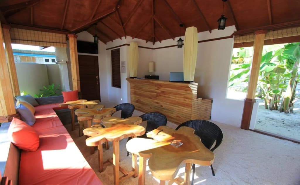 Local Island Inn - photo 2