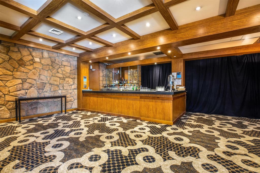 Nightcap at the Ranch Hotel - photo 3
