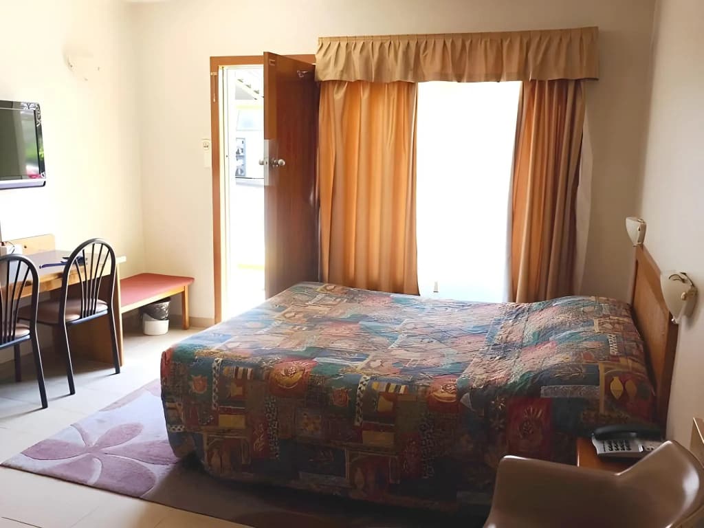 The Ascot Motel - photo 4