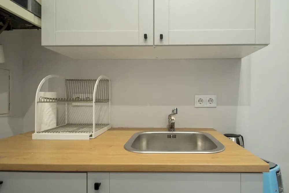 Beautiful and Sunny 2bdr Apartment - photo 12