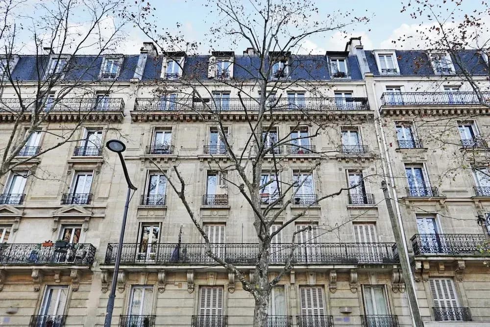 Experience the Parisian Lifestyle: 2BR Near Porte Maillot - photo 1