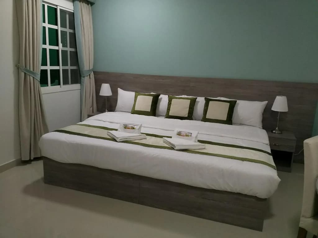 Sovereign Hotel - Marriage Certificate Required - photo 2