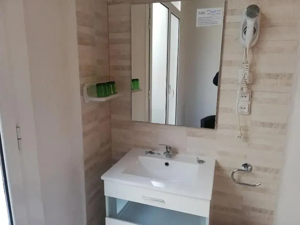Hostal River - photo 9