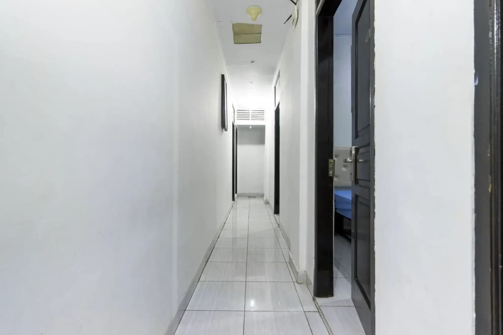 Reddoorz near Gajah Mada Plaza 2 - photo 10