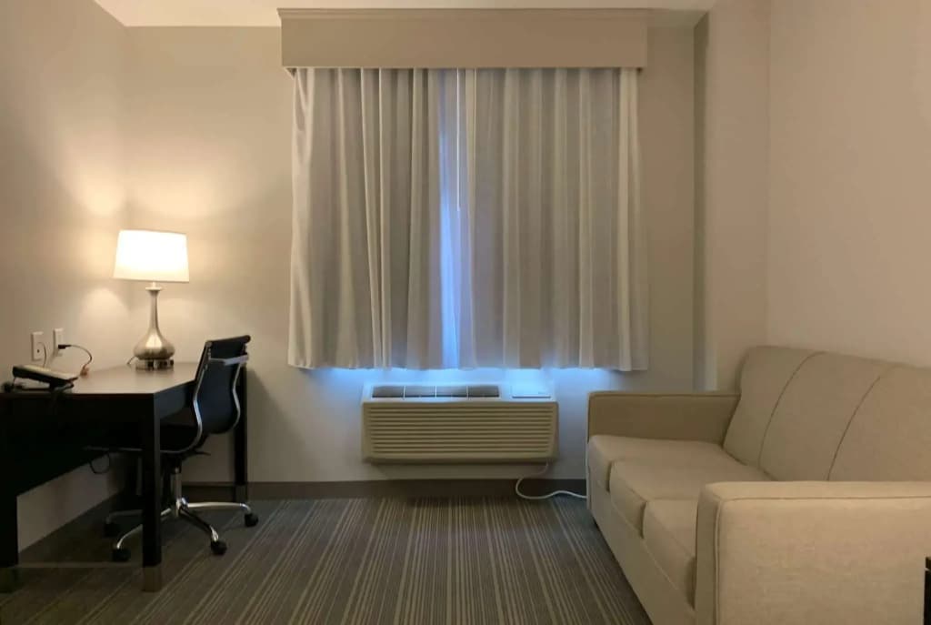 Wingate by Wyndham JFK Airport/Far Rockaway - photo 3