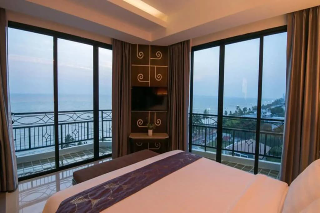 Bay Beach Resort - photo 8