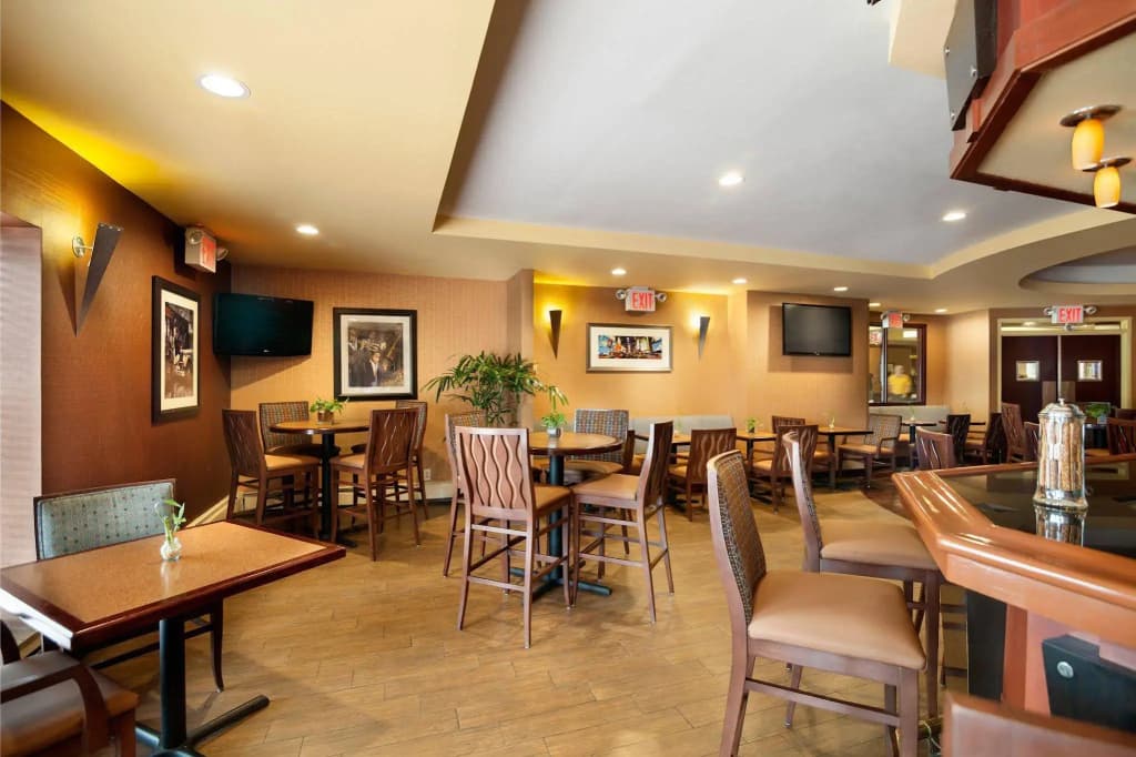 Doubletree By Hilton New York Jfk Airport Hotel - photo 14