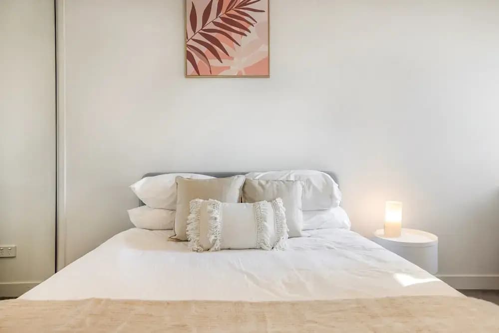 Comfy 2-bed Balcony Unit Near Chapel St - photo 2