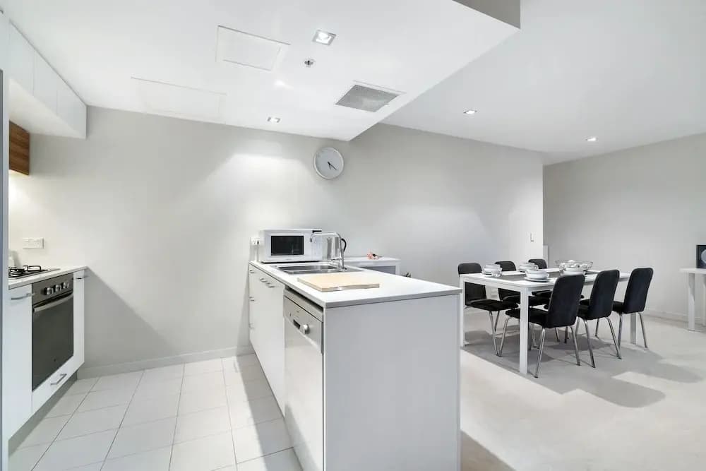MIRANDA, 1BDR Docklands Apartment - photo 7
