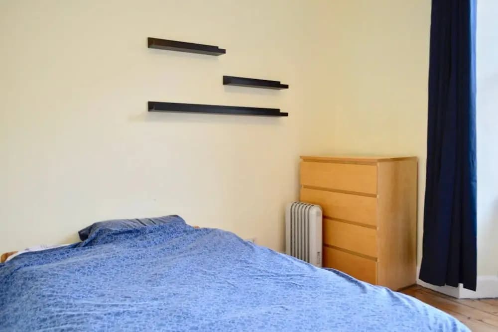 Bright & Spacious 1BD Apartment in Edinburgh - photo 2