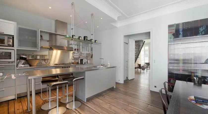 Class and Elegance: Parisian Apartment - photo 9