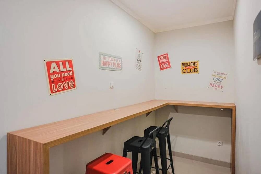 Kost M25 Hostel by Reddoorz - photo 11
