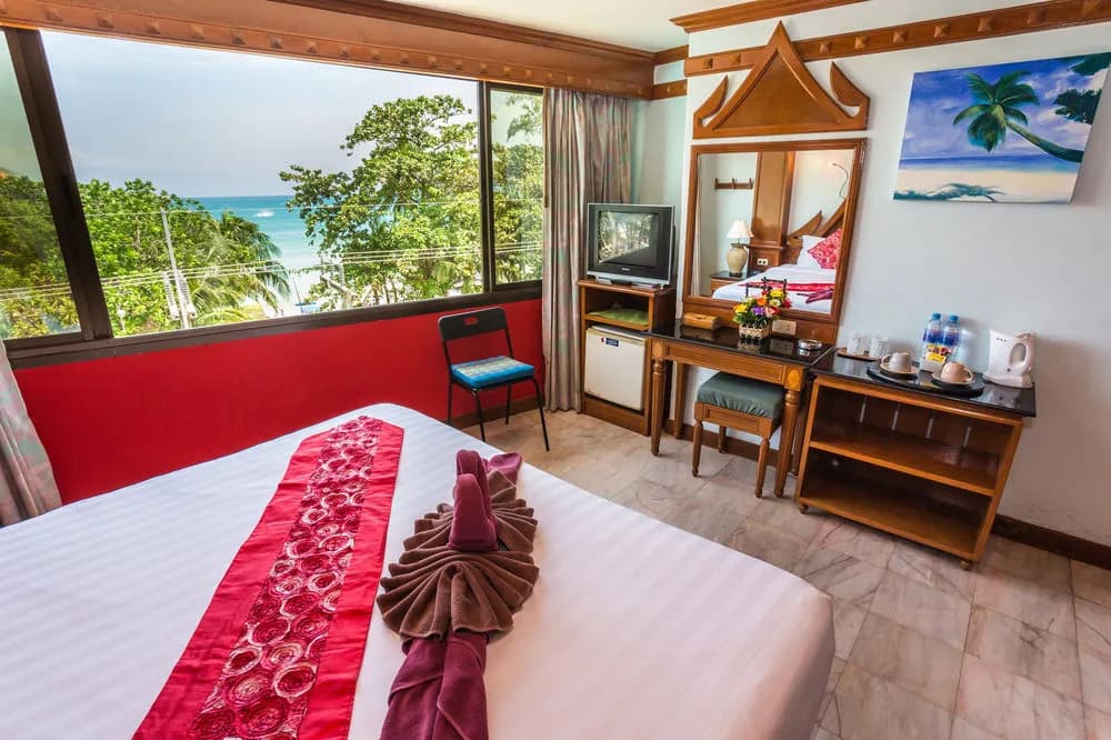 Patong Beach Bed and Breakfast - photo 3