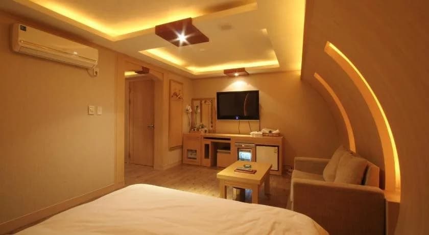 Utopia Hotel - photo 4