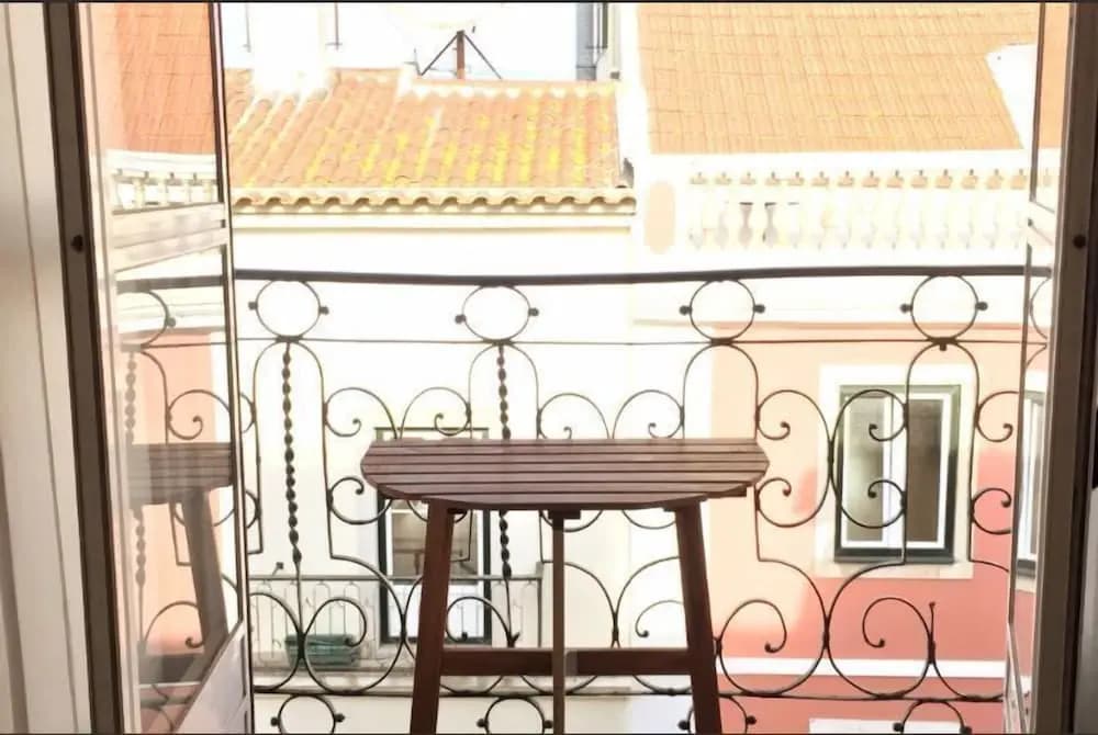 Beautiful Flat with Great View in Prime Location - photo 7