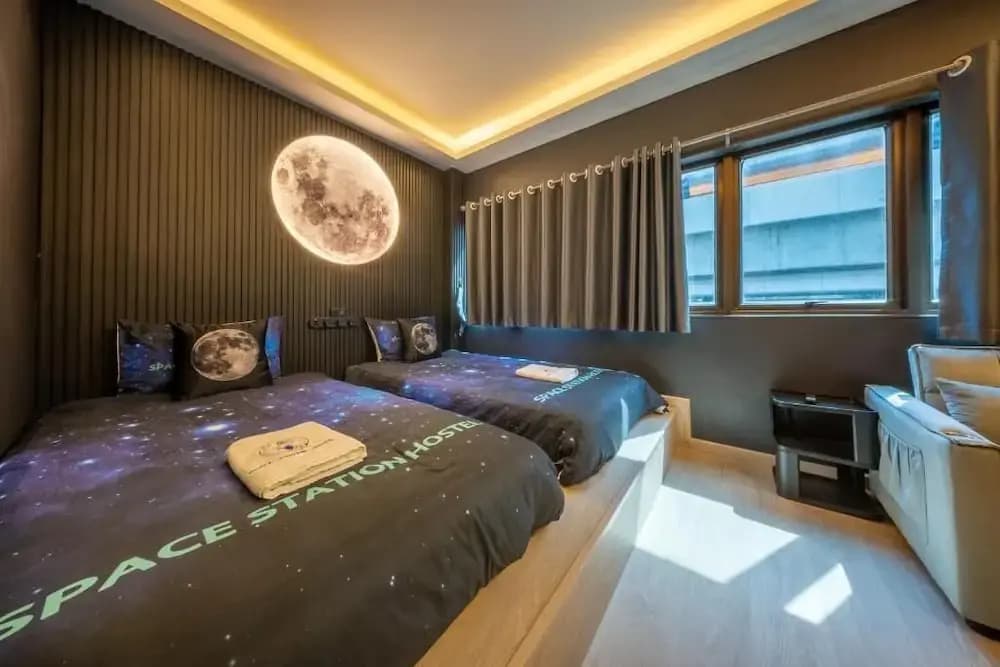 Space Station Hostel - photo 40