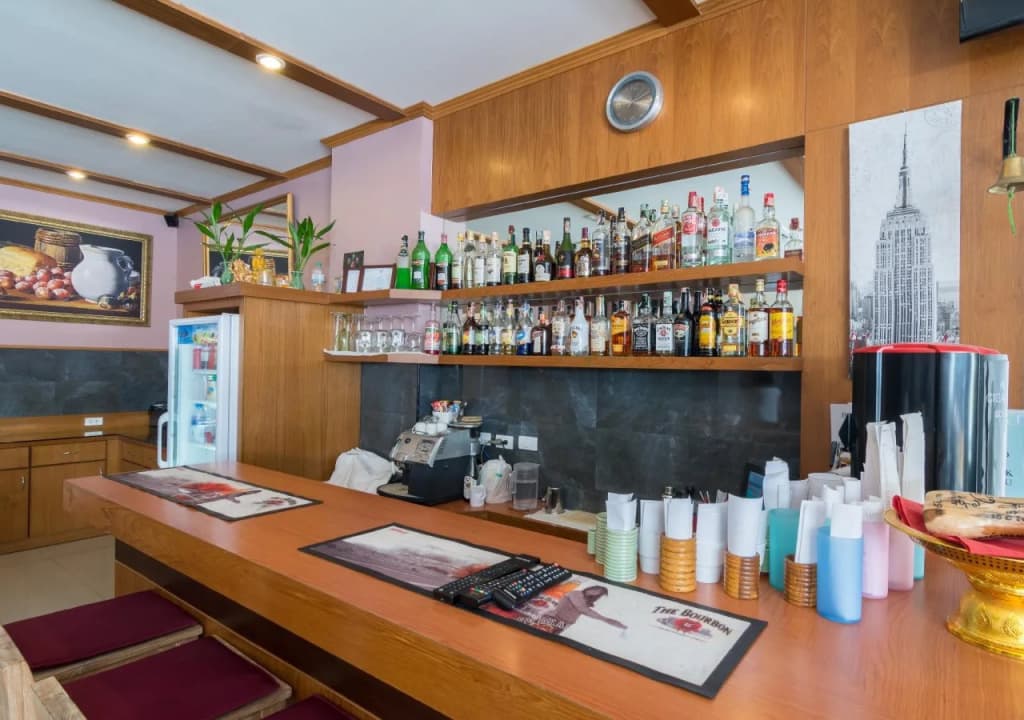 Alexander Hotel Patong - photo 4