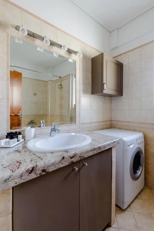 Upstreet Convenient 2bd Apartment - photo 21