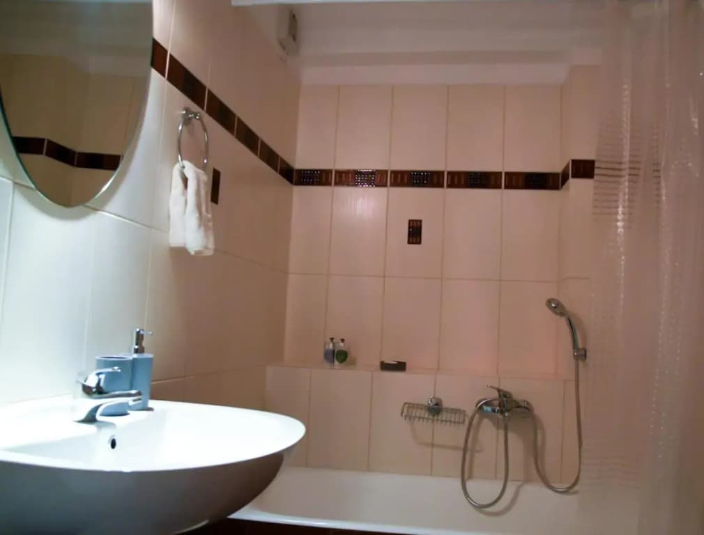 Ageliki's Athens Apartment - photo 8