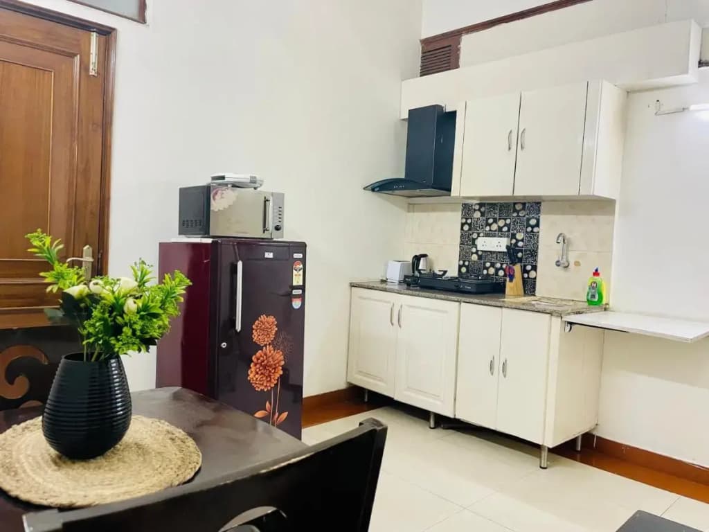 Bluo Studio Defence Colony Mkt - Kitchen, Balcony - photo 10
