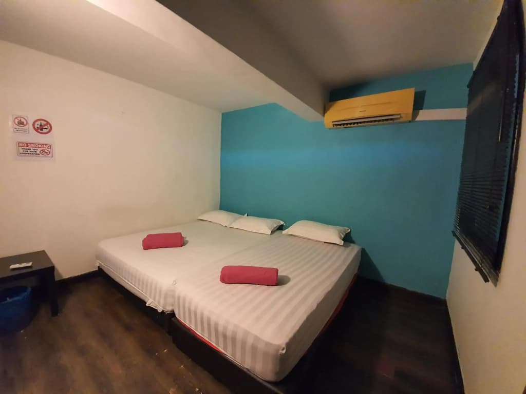 The Travel Hub Guesthouse - photo 3