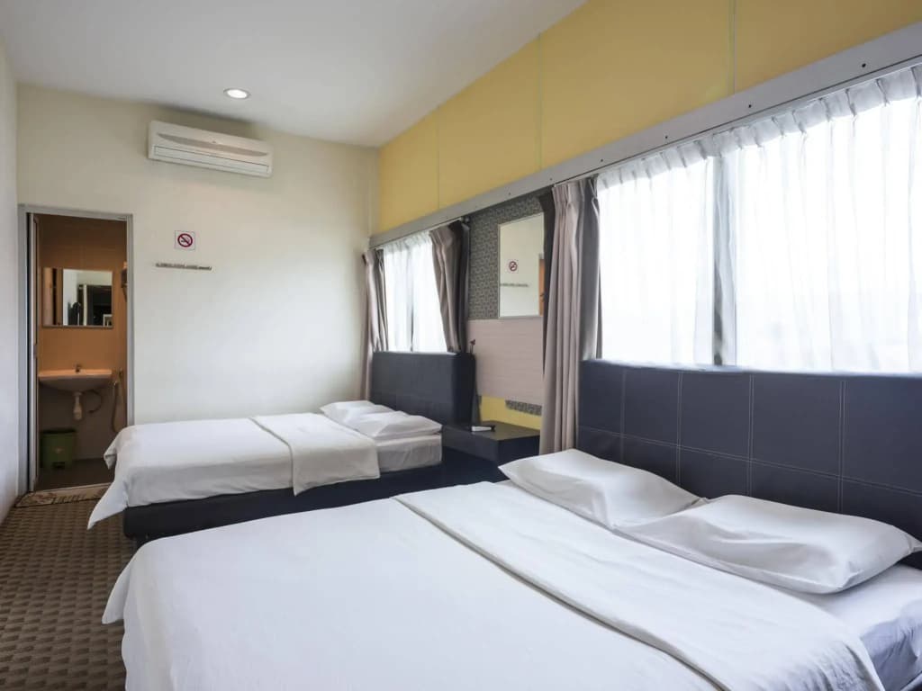 Raintree Hotel - photo 3