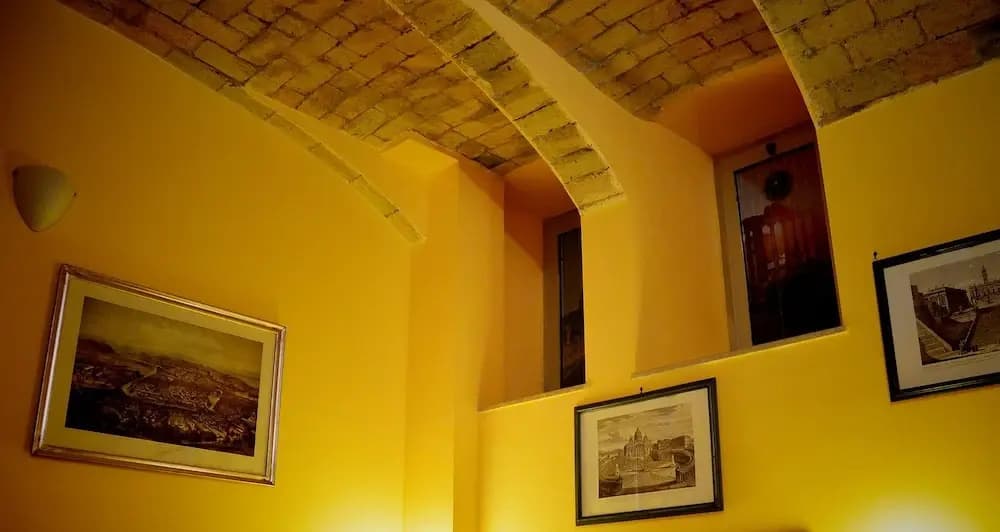 Vatican Room Rental - photo 14