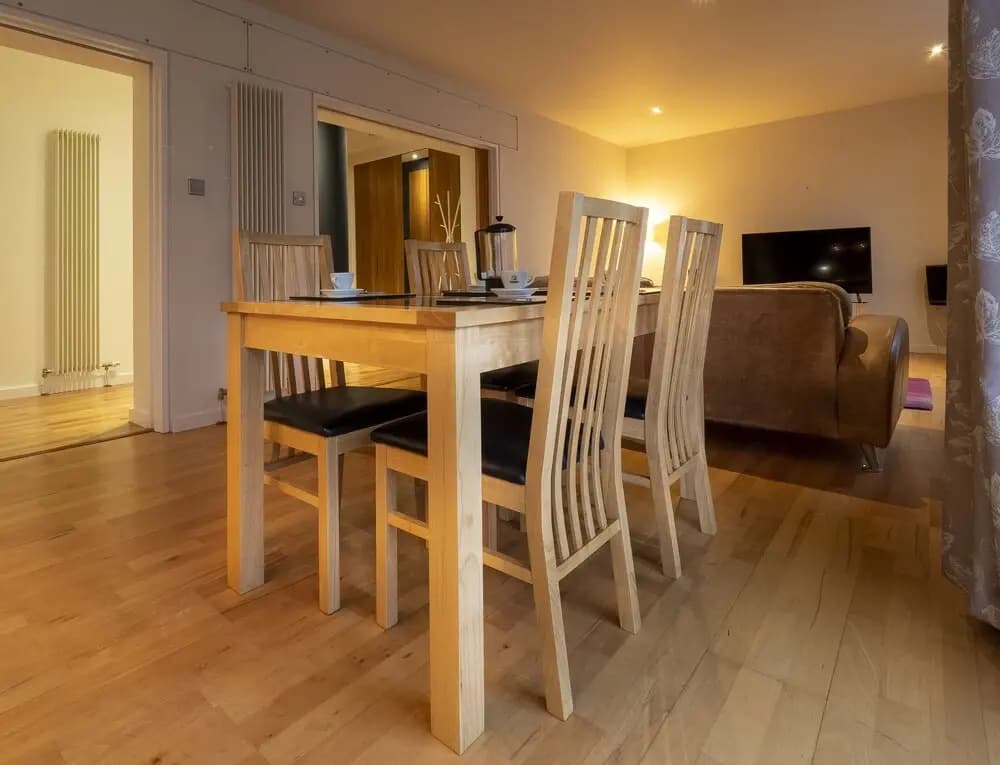 Elegant 2BR Apartment with Balcony and Parking - photo 6