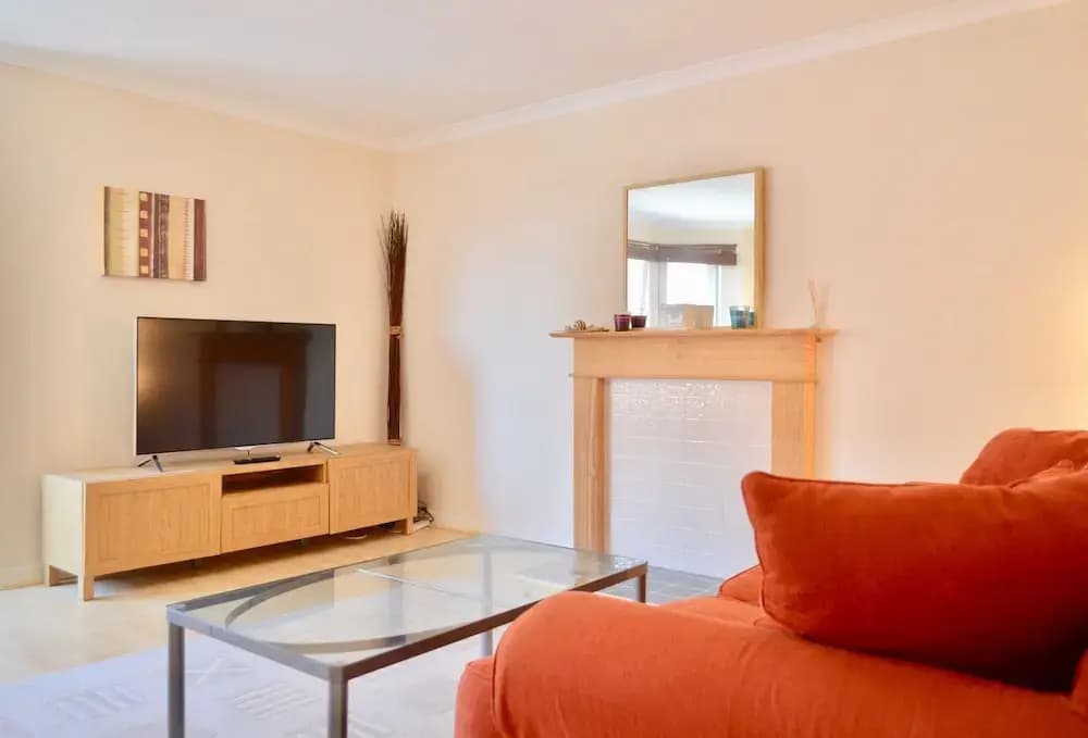 Modern Two Bedroom Flat in Leith - photo 15