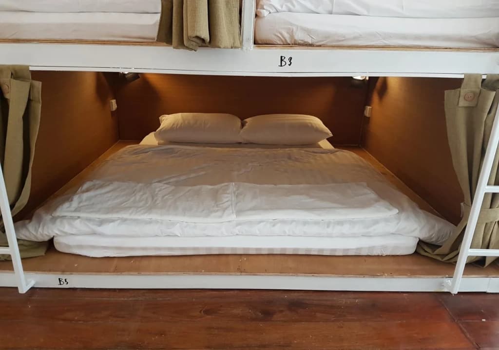 Mistletoe Bakery & Hostel - photo 4