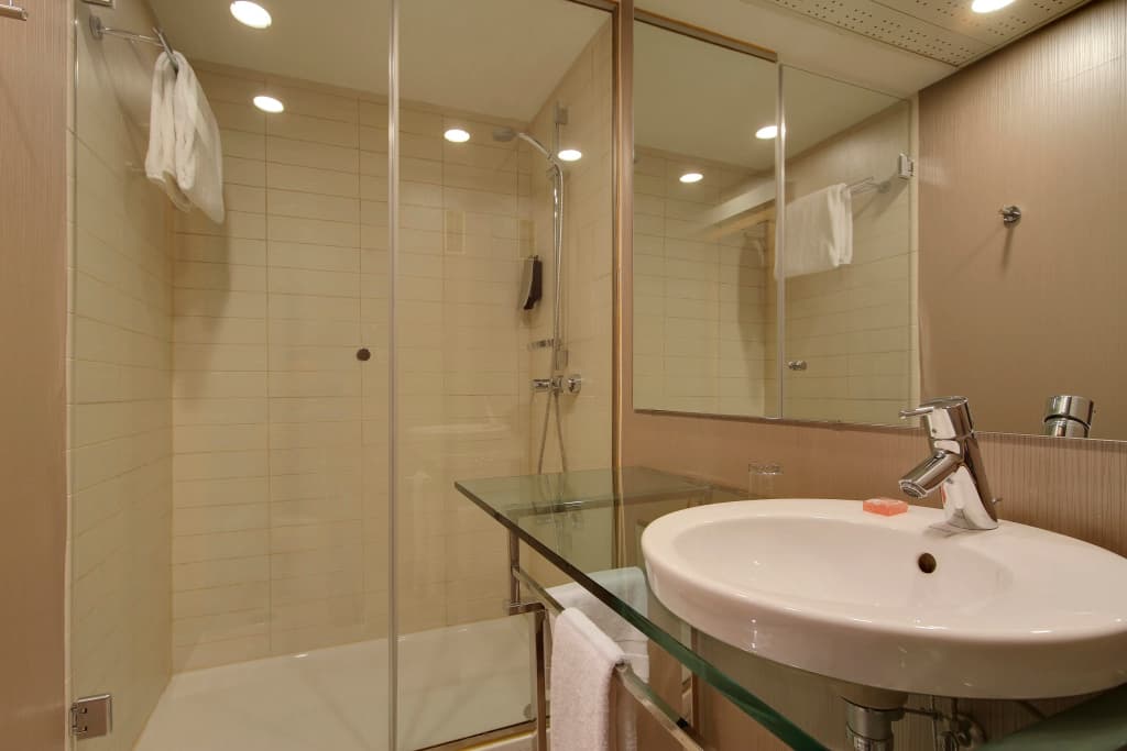 1881 Madrid Ventas Hotel - photo 9