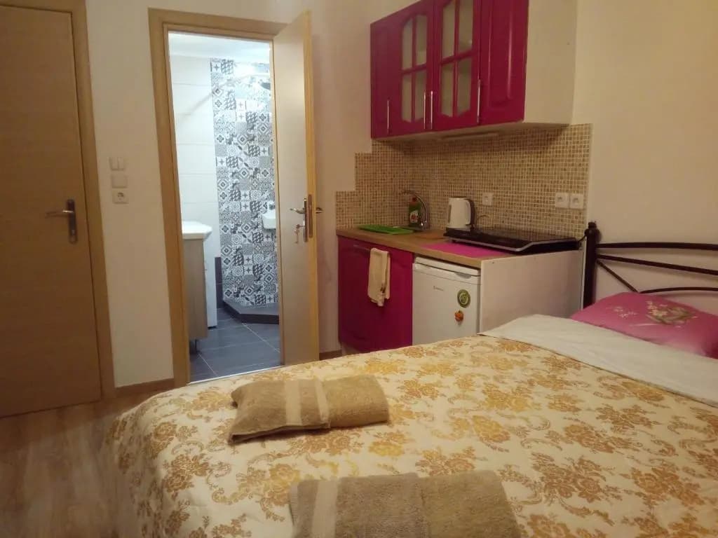 Comfortable inexpensive apartmets near metro - photo 2