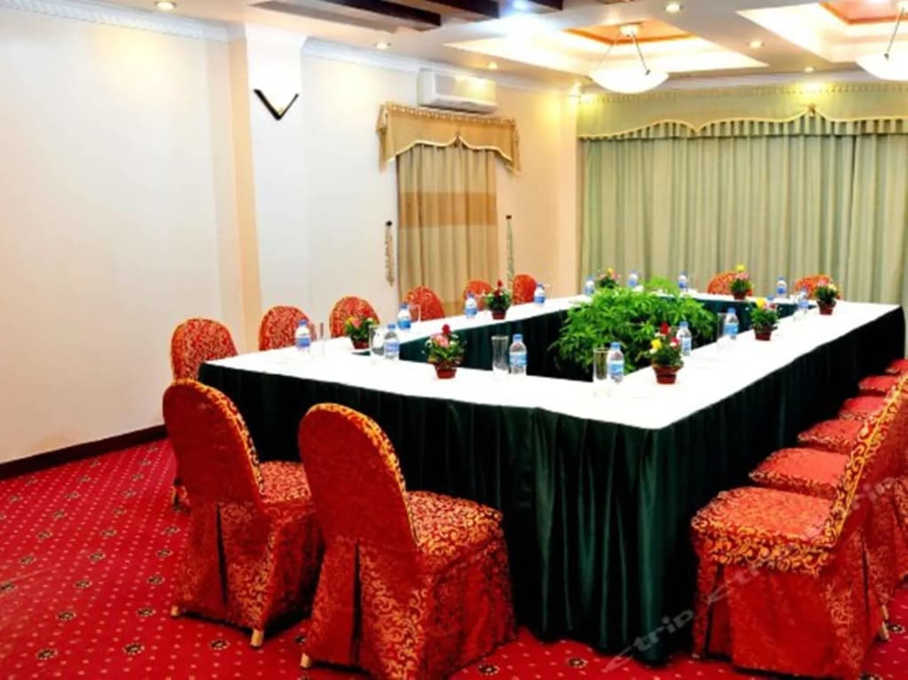Crown Hotel - photo 12
