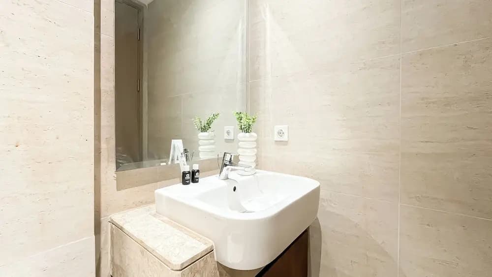 Modern Minimalist Studio Room At Gold Coast Apartment - photo 12