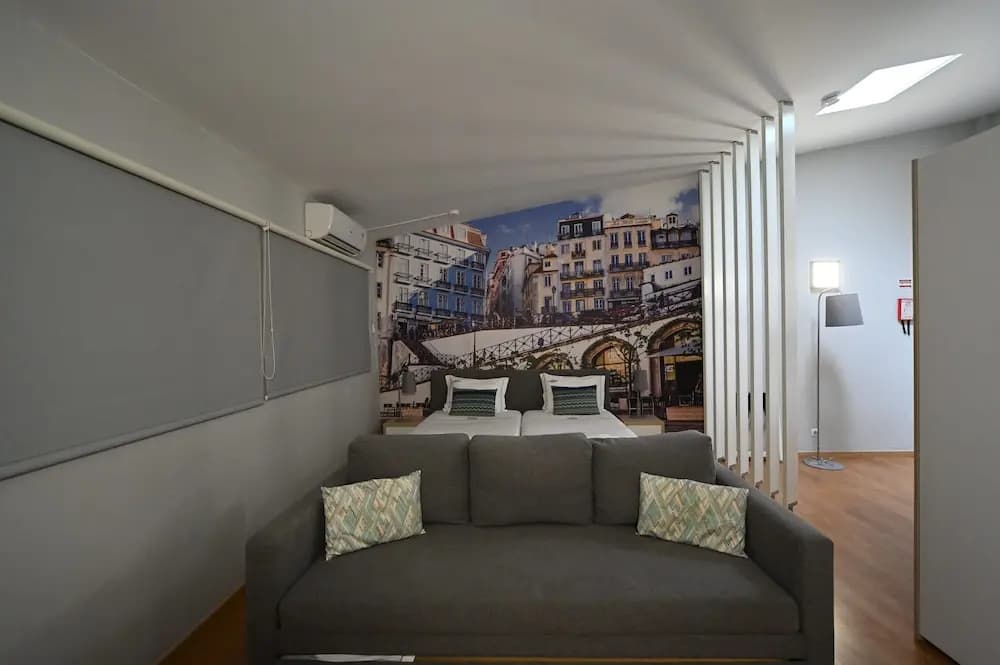 Famous Crows Lisbon Suites - photo 12