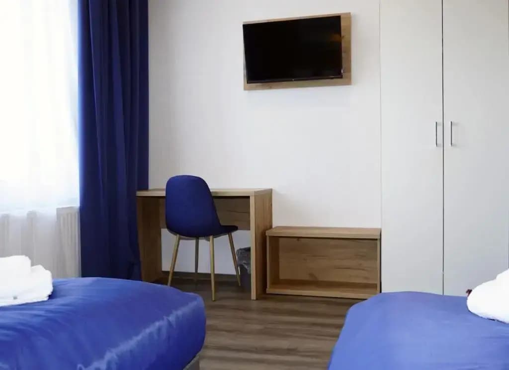 Motel Blue - photo 1
