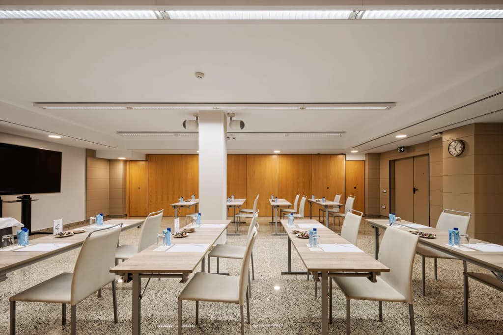 Crowne Plaza Madrid Airport by IHG - photo 17