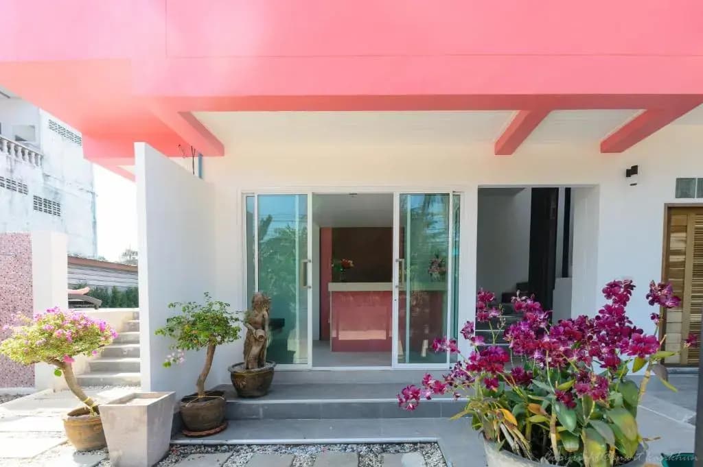 Pinky Hotel by Kanchana - main photo