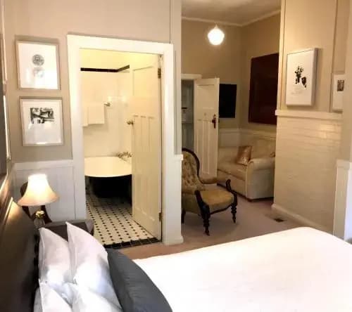 The Chalet Guesthouse And Studio - photo 3