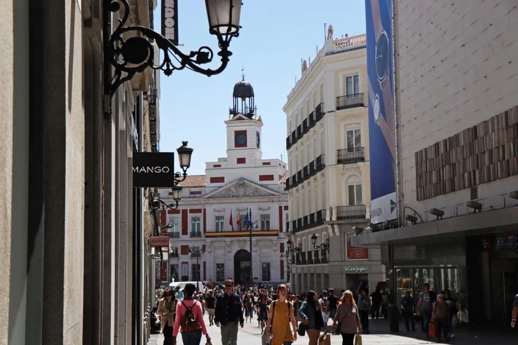 M (LM7) Downtown Madrid centro Cibeles - main photo