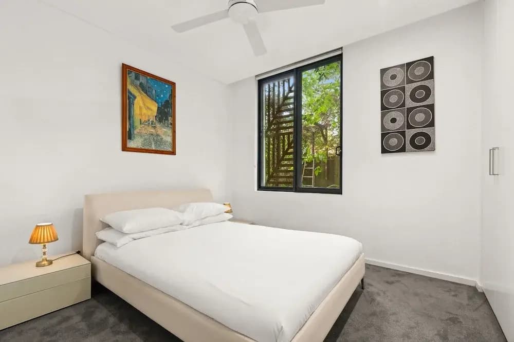 Spacious 2-bed Retreat With BBQ & Courtyard - photo 7