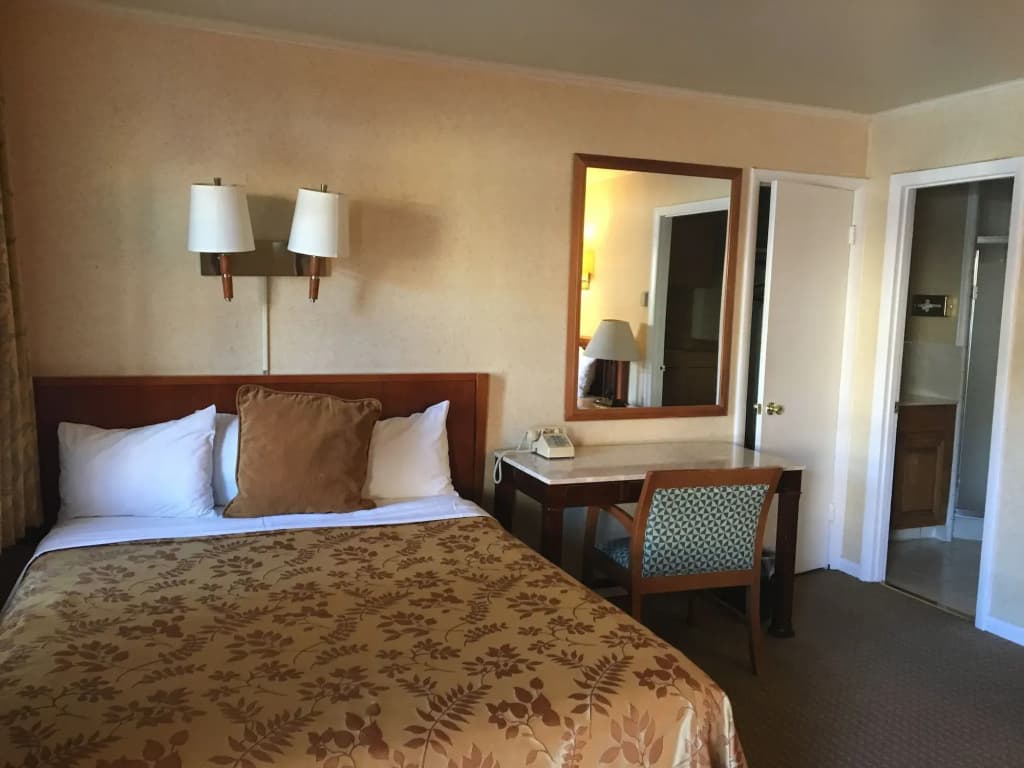 Pacific Heights Inn - photo 3