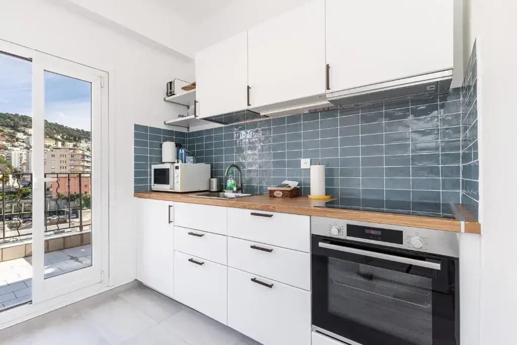 Extraordinary View on Port and Castle Hill - 1 Bdr & Parking - photo 10