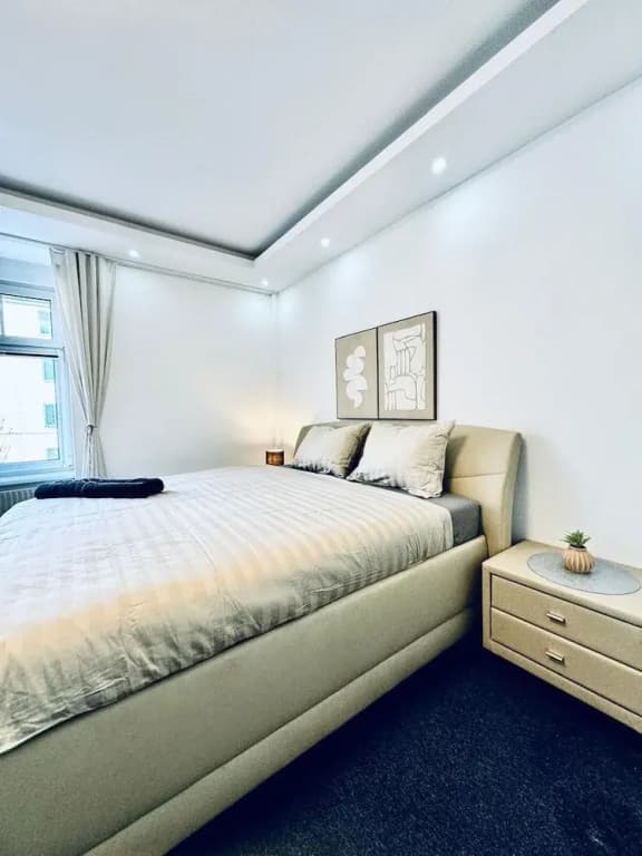 Spacious 7BR Apartment Prime Location - photo 18
