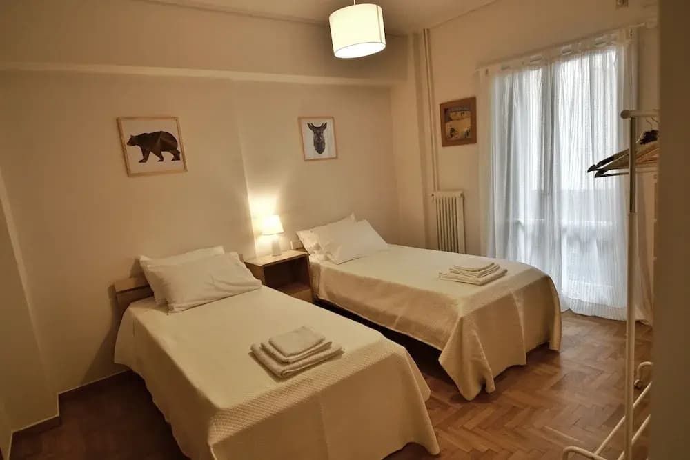 Top Koukaki Location 2 Bedrooms - photo 3