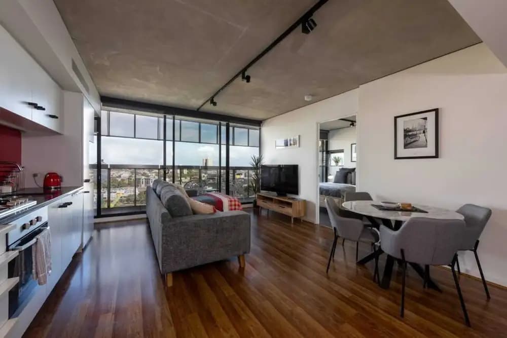 Stylish 2-bed Apt in Southbank With Parking - photo 5