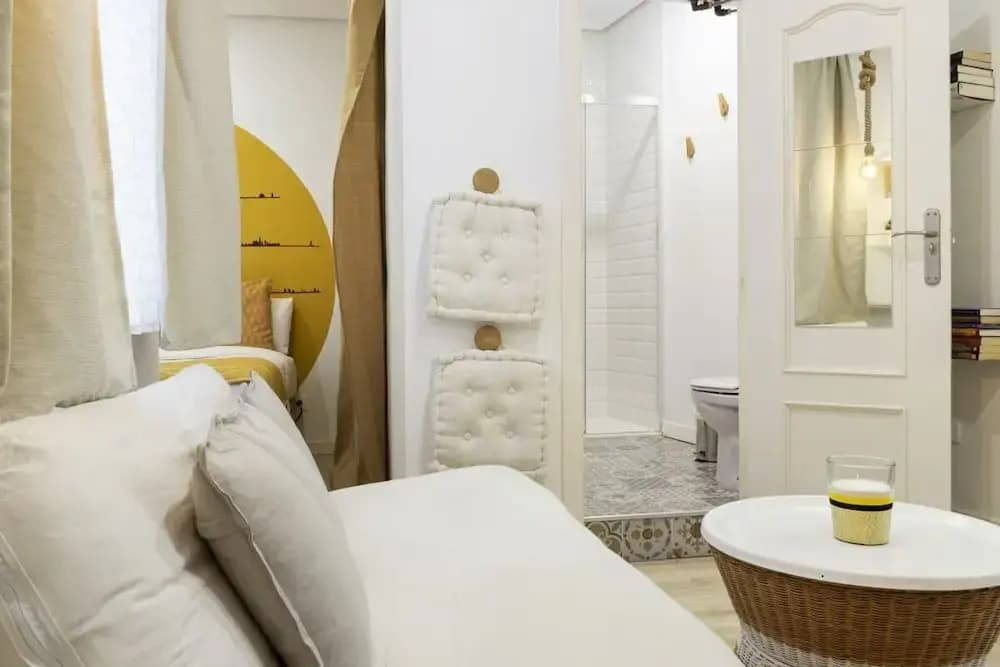 Space-saving Designer Apartment With One Bedroom in Chamberí, Madrid - photo 5