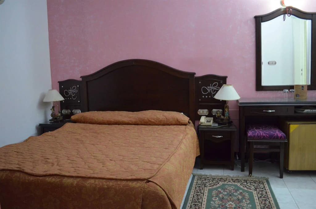 Happy City Hotel - photo 6