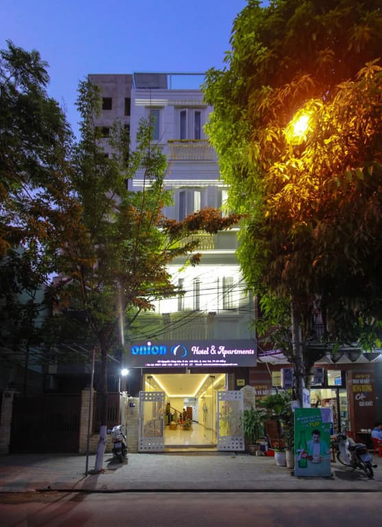 Onion Hotel & Apartments - photo 1