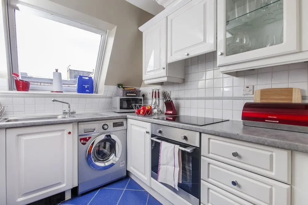 Luxury 2 bed apartment Warren Street - photo 12